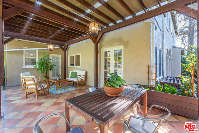 1709 Buckingham Road, Los Angeles CA: https://media.crmls.org/mediaz/0a428b23-d995-4965-a29e-c6d175ef4612.jpg