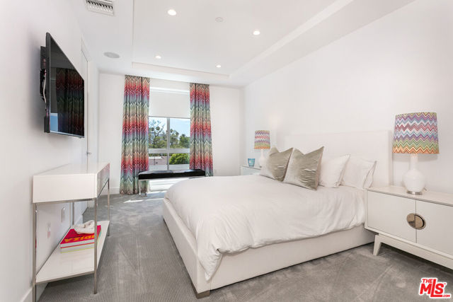 460 N Palm Drive, Beverly Hills CA: https://media.crmls.org/mediaz/0a42ebe5-88da-4abe-8fb6-9d095ed04a9e.jpg