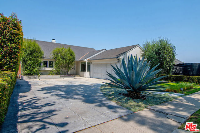 9353 Duxbury Road, Los Angeles CA: https://media.crmls.org/mediaz/0a43a312-e63b-46cd-8a1d-f3aaeedc37d3.jpg
