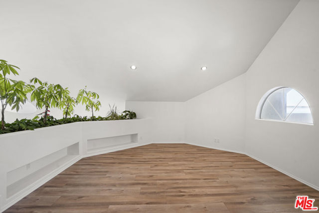32215 Pacific Coast Highway, Malibu CA: https://media.crmls.org/mediaz/0a43aafb-e1ef-4bdb-b8d8-c6828f3d124e.jpg
