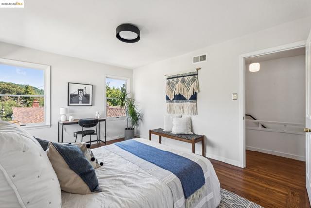 4479 Elinora Ave, Oakland CA: https://media.crmls.org/mediaz/0a43d540-a9d0-44cb-829e-5f748afafd5a.jpg