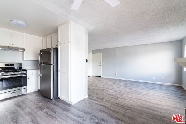 3763 S Bentley Avenue, Los Angeles CA: https://media.crmls.org/mediaz/0a43edab-8819-449a-ba93-f5c9793fe19e.jpg