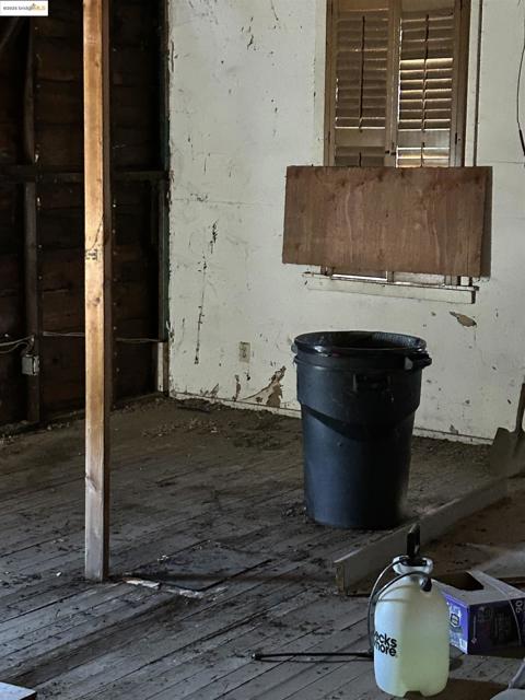 39 Main St, Isleton CA: https://media.crmls.org/mediaz/0a44801c-2774-4e90-84b7-28d8444d782b.jpg