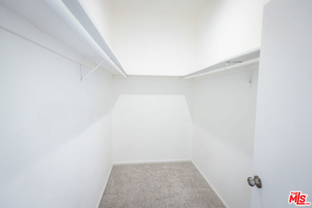 21329 Mulholland Drive, Woodland Hills CA: https://media.crmls.org/mediaz/0a44b1e4-d5ff-404d-af37-73bd037a951e.jpg