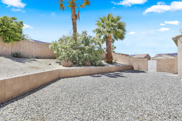 68073 Madrid Road, Cathedral City CA: https://media.crmls.org/mediaz/0a44bd09-23aa-4f80-97f8-58745a1f3a3d.jpg