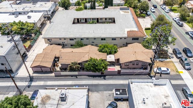 1062 Sonora Avenue, Glendale CA: https://media.crmls.org/mediaz/0a44cf4f-0a93-422c-9d79-ee76fa166f6e.jpg