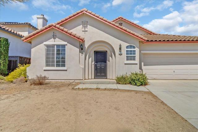 1233 Greenleaf Loop, Greenfield CA: https://media.crmls.org/mediaz/0a450e30-64f5-4d0a-a7ae-072cc636deb7.jpg