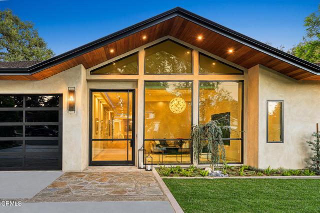 4828 Oakwood Avenue, La Canada Flintridge CA: https://media.crmls.org/mediaz/0a457aab-a231-4ecb-a982-5a66a1a44e6f.jpg