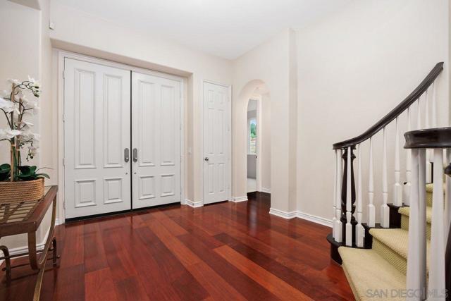 4772 Sunset Heights Ct, San Diego CA: https://media.crmls.org/mediaz/0a45d337-2d2e-40e3-bc49-9d5150220a38.jpg