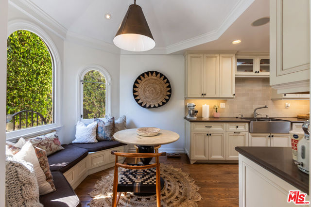 724 N Spaulding Avenue, Los Angeles CA: https://media.crmls.org/mediaz/0a45fe69-1b67-4e29-be62-45f2cf7d3e5c.jpg