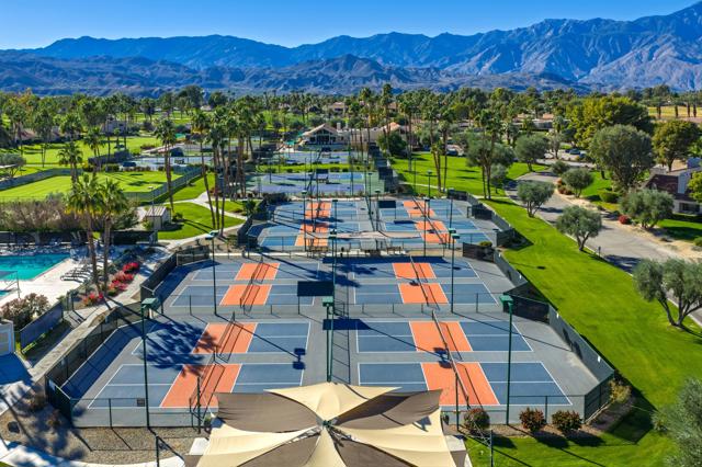 261 Loch Lomond Road, Rancho Mirage CA: https://media.crmls.org/mediaz/0a46557d-f1bf-45ae-a193-fbe3865a503d.jpg