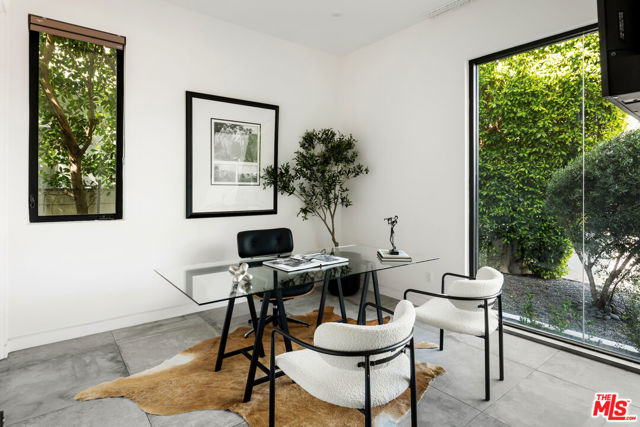 833 N Cherokee Avenue, Los Angeles CA: https://media.crmls.org/mediaz/0a469f69-f931-4874-a1d0-08b528df5440.jpg