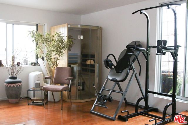 531 Venice Way, Venice CA: https://media.crmls.org/mediaz/0a470752-0aef-49c0-b3a6-12b8022ee43f.jpg