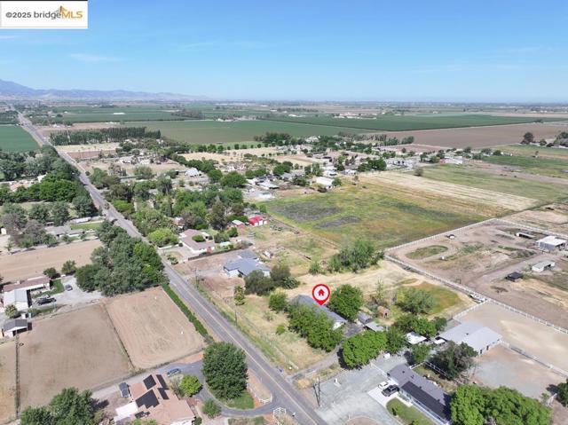 26893 Marsh Creek Rd, Brentwood CA: https://media.crmls.org/mediaz/0a472d52-7b7d-4f4b-b941-dc01d1b086d9.jpg