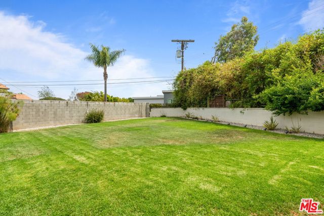 3229 Rosewood Avenue, Los Angeles CA: https://media.crmls.org/mediaz/0a47457d-6797-4a21-8892-14669d6e146a.jpg