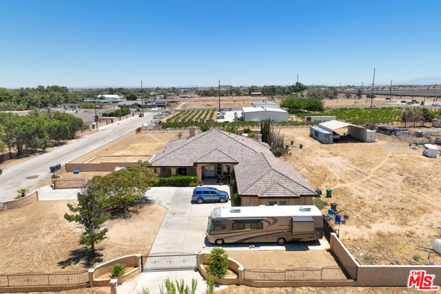 42094 W 21st Street, Lancaster CA: https://media.crmls.org/mediaz/0a47568a-c65e-4bce-8cdb-8bce569e76fc.jpg