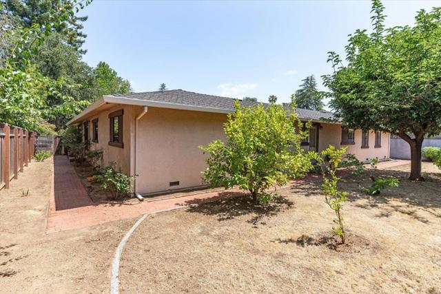 60 View Street, Los Altos CA: https://media.crmls.org/mediaz/0a47737e-9ed8-4807-8c19-22d5ee8079ea.jpg