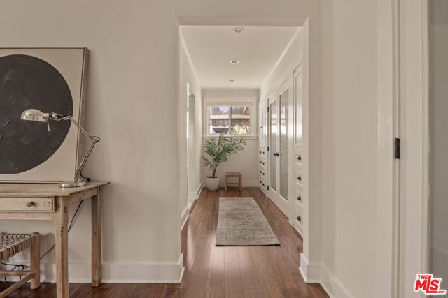 571 N Cahuenga Boulevard, Los Angeles CA: https://media.crmls.org/mediaz/0a48135f-fb03-4459-89cd-61f5eb195ac0.jpg