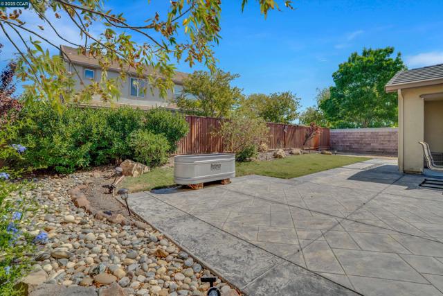 8275 Brookhaven Cir, Discovery Bay CA: https://media.crmls.org/mediaz/0a483d62-5eac-43a8-ba91-b1771fc524ea.jpg