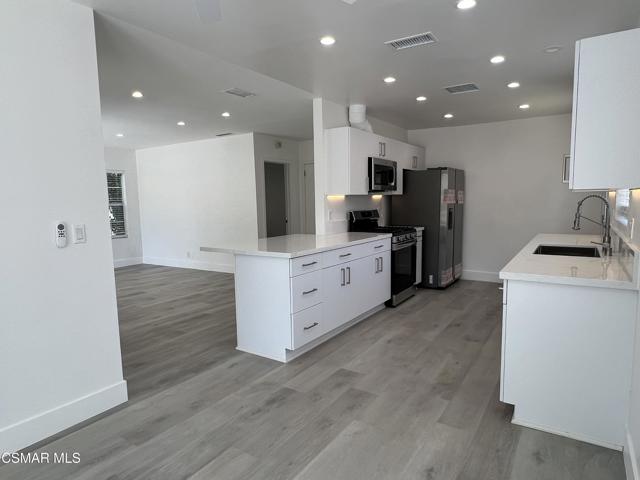 4934 Enfield Avenue, Encino CA: https://media.crmls.org/mediaz/0a4869fd-7560-45d1-acb4-c80d71b09f3a.jpg