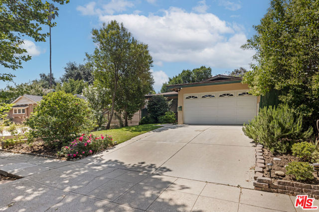 22100 Dumetz Road photo 3