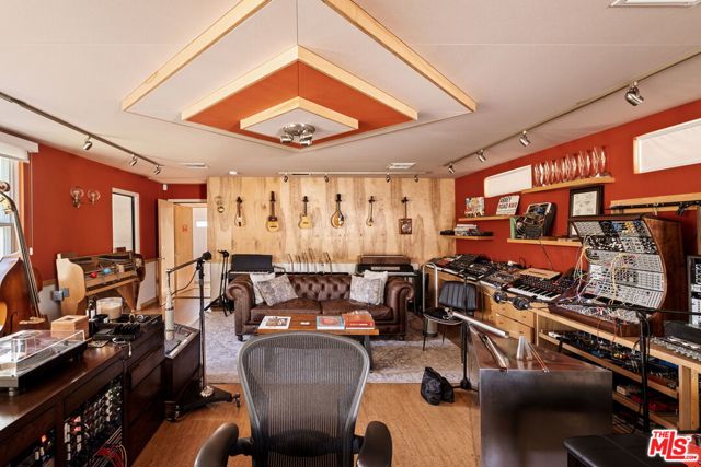 110 S Brighton Street, Burbank CA: https://media.crmls.org/mediaz/0a490b43-cb6b-48cd-83c5-a57236216d97.jpg