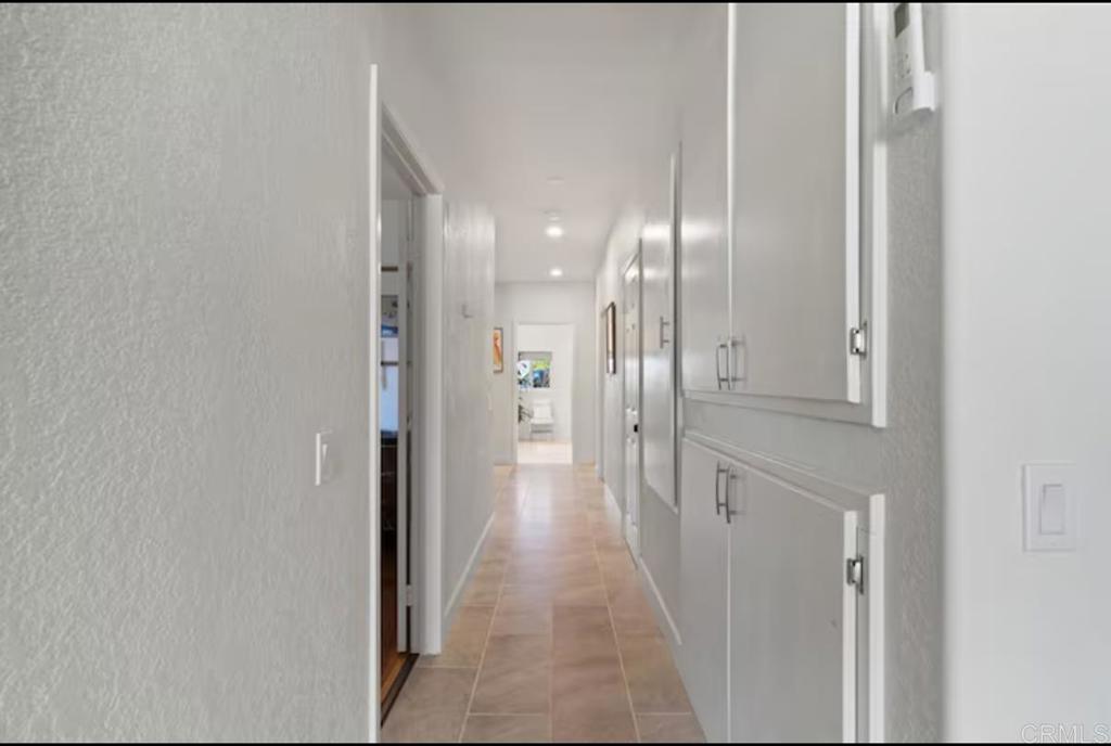 https://media.crmls.org/mediaz/0a49626e-082d-4dd9-9726-016be9a2b029.jpg?preset=X-Large