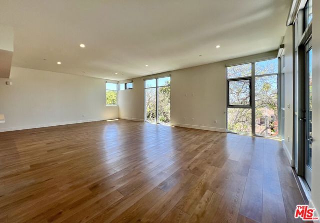 8017 W NORTON Avenue, West Hollywood CA: https://media.crmls.org/mediaz/0a496a88-df98-4515-a73a-9dc32d33ae6e.jpg