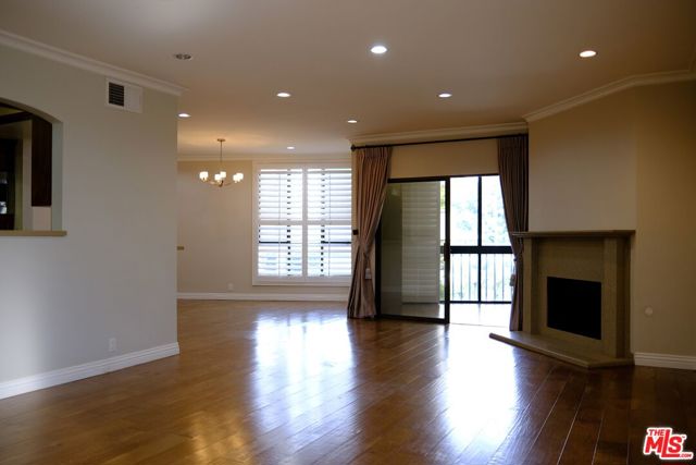 4444 Wilshire Boulevard, Los Angeles CA: https://media.crmls.org/mediaz/0a4a3518-f99d-457d-b0a0-bf3605ae722f.jpg