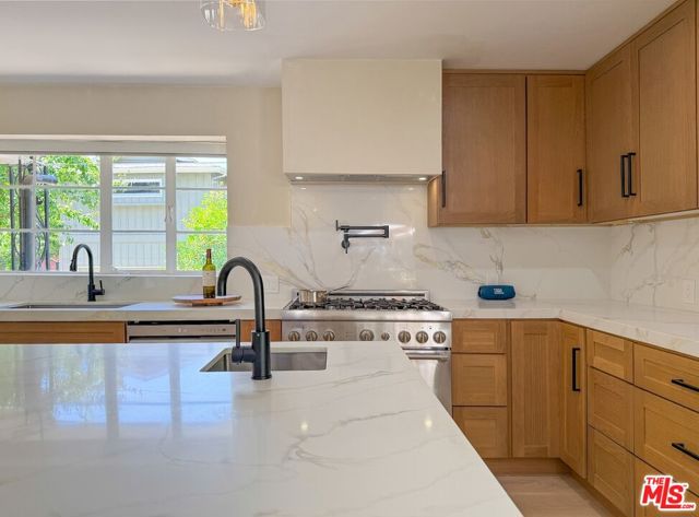 4108 Valley Vista Court, Sherman Oaks CA: https://media.crmls.org/mediaz/0a4a6288-bfdc-4722-9350-75475332d66f.jpg