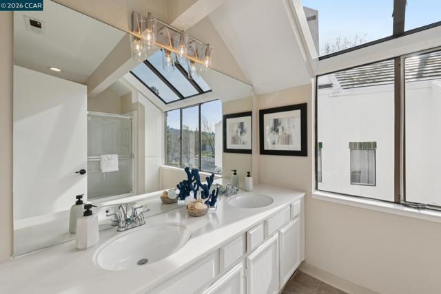 68 Mozden Ln, Pleasant Hill CA: https://media.crmls.org/mediaz/0a4a93be-c829-41bc-af19-e86465e777e7.jpg