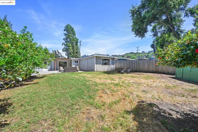 4125 Miflin Ave, El Sobrante CA: https://media.crmls.org/mediaz/0a4acafd-5b9b-41c8-973c-fa8564e427cb.jpg