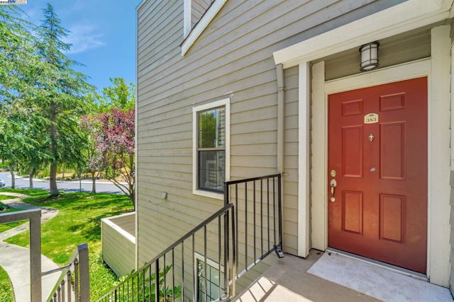 383 Eastridge Dr, San Ramon CA: https://media.crmls.org/mediaz/0a4ad4c7-49e1-4160-a491-574f1e3a30e2.jpg
