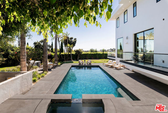 5931 Kanan Dume Road, Malibu CA: https://media.crmls.org/mediaz/0a4b1246-5a09-423a-8694-416c79385b64.jpg