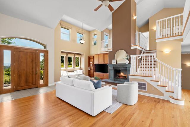 125 Orchard Heights Lane, Corralitos CA: https://media.crmls.org/mediaz/0a4b7236-4169-4717-8aab-5e14c32c86d7.jpg