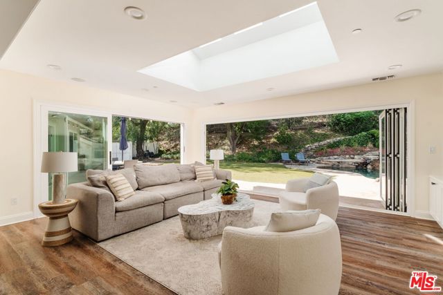 24901 Jim Bridger Road, Hidden Hills CA: https://media.crmls.org/mediaz/0a4bba2d-821e-4757-93dc-457a3121c8f7.jpg