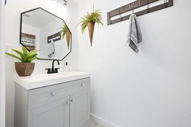 69450 Amboy Road, 29 Palms CA: https://media.crmls.org/mediaz/0a4c202c-cae9-4c69-bb27-9dc7ad57bc1c.jpg