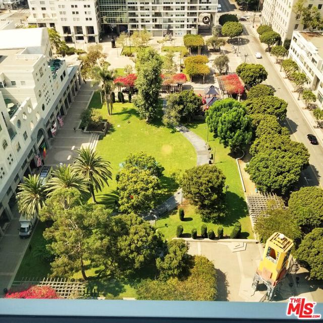 1111 S Grand Avenue, Los Angeles CA: https://media.crmls.org/mediaz/0a4c6f3e-33b6-48ae-b3a5-8819fee82edb.jpg