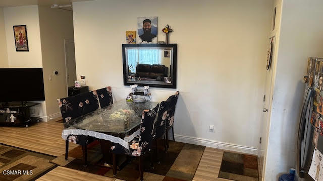 1755 Heywood Street, Simi Valley CA: https://media.crmls.org/mediaz/0a4cb1b5-4003-4495-9728-2c9cbec11729.jpg