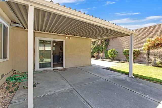 26623 ELDRIDGE AVE, Hayward CA: https://media.crmls.org/mediaz/0a4cb565-0af3-4336-bce3-8607685ed9cc.jpg