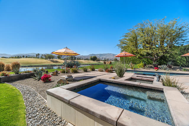 81 Royal Saint Georges Way, Rancho Mirage CA: https://media.crmls.org/mediaz/0a4cd21a-c969-473d-b7e6-85854d1c47ec.jpg