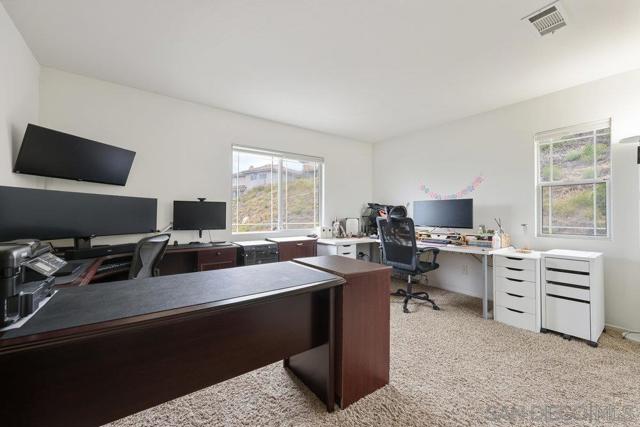 2176 Pointe Pkwy, Spring Valley CA: https://media.crmls.org/mediaz/0a4d0c19-5835-49f7-9b90-d8a114a2c8f3.jpg