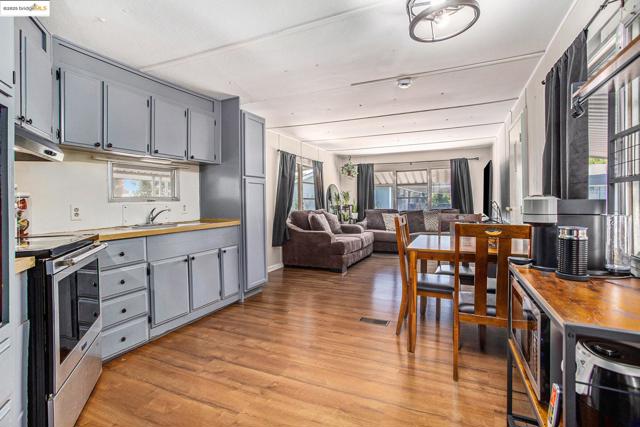 3301 Buchanan RD, Antioch CA: https://media.crmls.org/mediaz/0a4d2973-0484-4fa2-a2b2-161e21f253b9.jpg