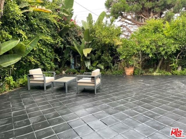 425 Sunridge Street, Playa del Rey CA: https://media.crmls.org/mediaz/0a4d488a-7dc8-4e72-b022-f90a1a7caa33.jpg
