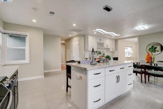 Image 10 of 43 For 39143 Donner Way
