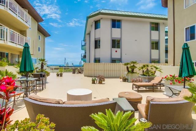 5370 La Jolla Blvd., La Jolla CA: https://media.crmls.org/mediaz/0a4e8fe7-b4e3-4eaa-a4ec-2f2537d808c4.jpg