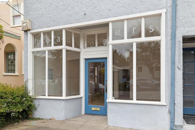 1718 Bancroft Way, Berkeley CA: https://media.crmls.org/mediaz/0a4edb24-d5a1-4e1c-90d8-647944bbd8ad.jpg