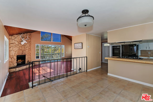 28665 Zion Drive, Lake Arrowhead CA: https://media.crmls.org/mediaz/0a4f8e6b-27cd-4adb-b009-2b9d25633b9e.jpg