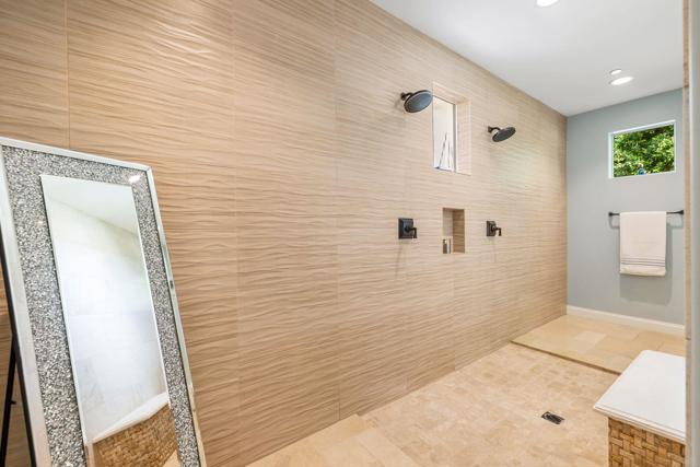 17 Emerald Court, Rancho Mirage CA: https://media.crmls.org/mediaz/0a4fbc15-ffc9-4a1a-923c-012dcd5a6475.jpg