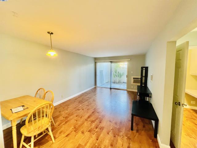 Image 5 of 26 For 2800 Laguna Cir  D